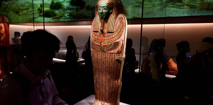 El "Ataúd antropoide de Nhs-hwt-bity" del Período Tardío del Antiguo Egipto (664–332 a.C.) Museo del Palacio de Hong Kong. Foto de Tommy WANG / AFP