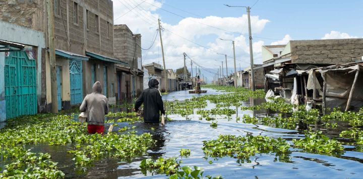 Aguas de la inundación en el conjunto residencial Kihoto en Naivasha. Foto de Tony KARUMBA / AFP
