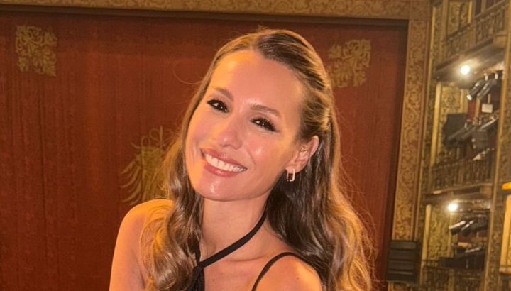 El impresionante look de Pampita en el Teatro Colón: diseño primaveral y glamour al estilo Carolina Herrera
