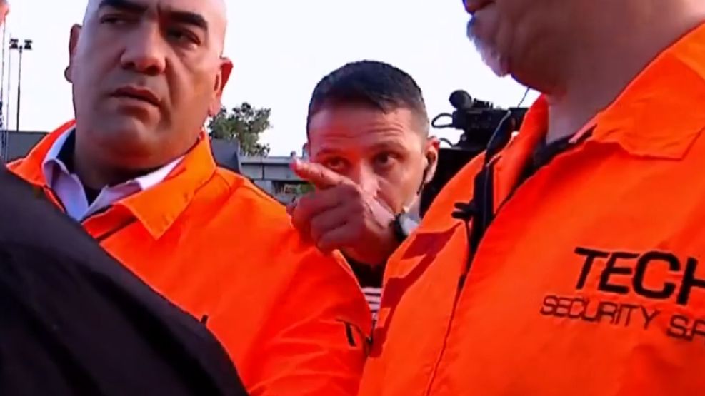 El momento en el que el juez Andrés Gariano amenaza al entrenador Frank Kudelka