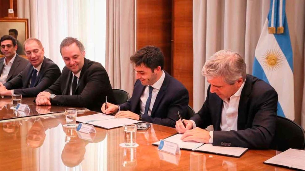 Ignacio Torres, Manuel Adorni y Luis Caputo 18112025