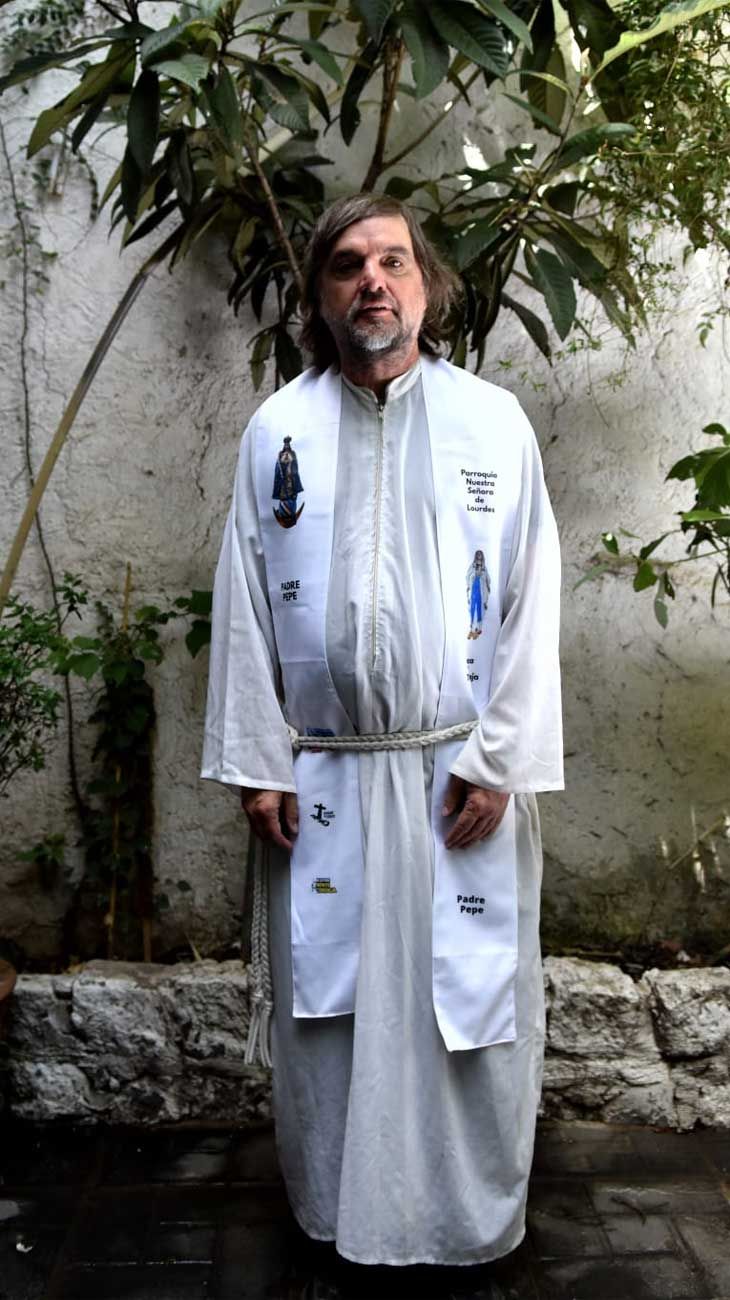 El representante de Editorial Perfil Marcelo Capandeguy en un almuerzo solidario en la Fundación Padre Pepe.