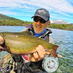Apertura de temporada de truchas en el lago La Plata, Chubut.