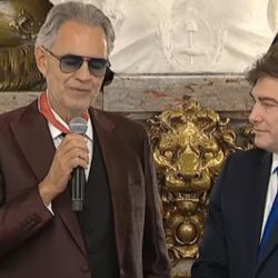 Andrea Bocelli y Javier Milei | Foto:CEDOC