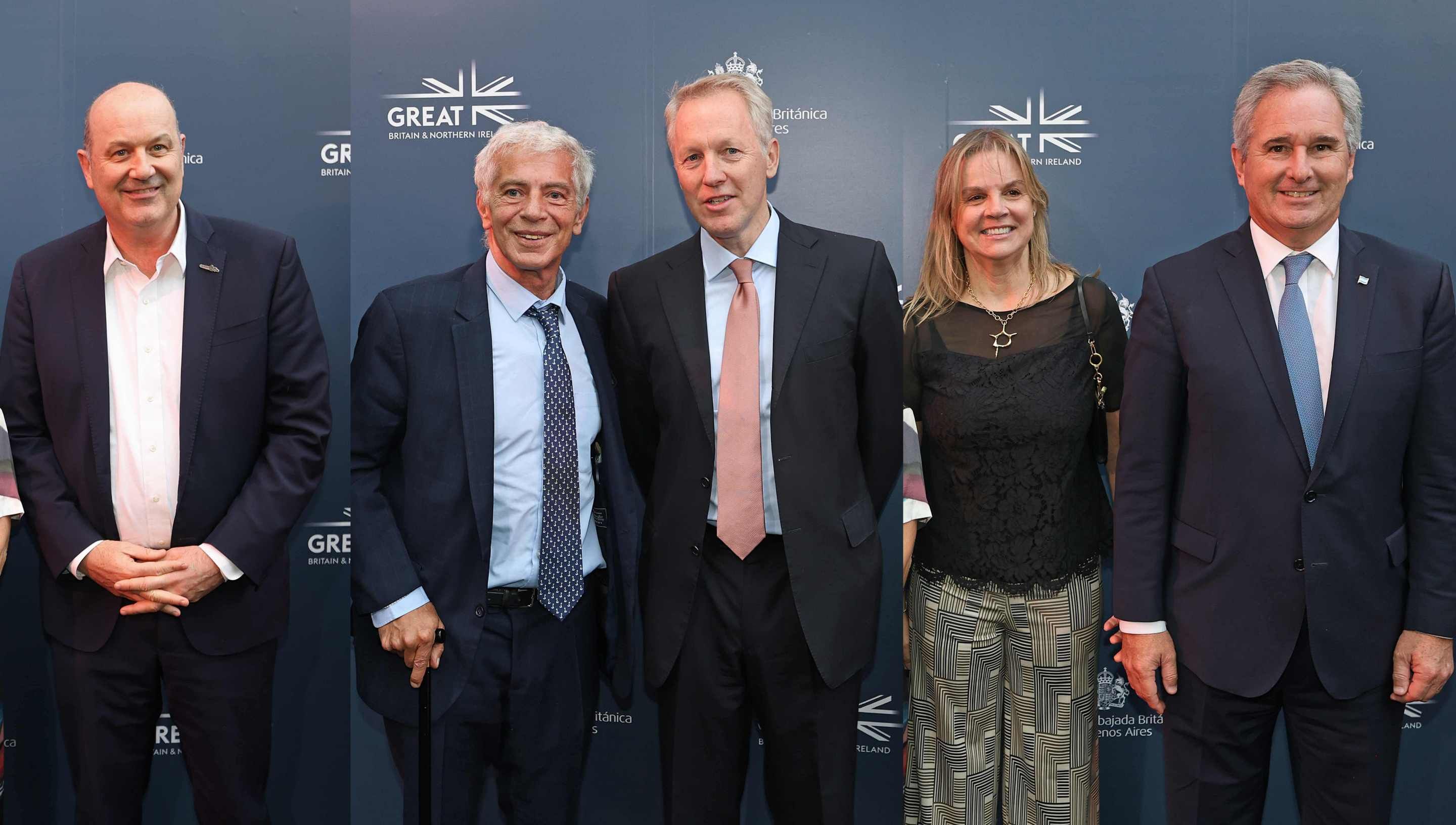 (De izq.a der.) F.Sturzenegger; M.Cúneo Libarona y D.Cairns; Pablo Quirno y su mujer.