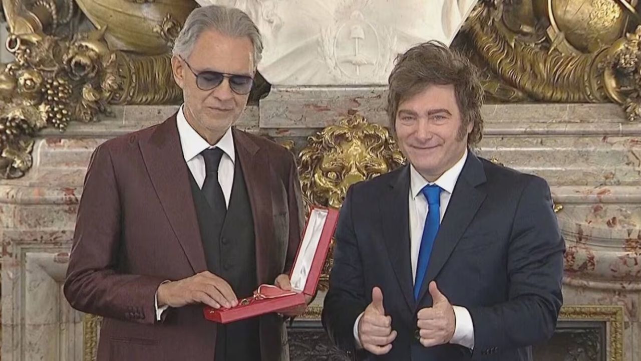 Andrea Bocelli y Javier Milei | Foto:CEDOC