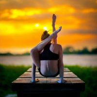 Liberar peso a Través de Ashtanga Vinyasa Yoga.