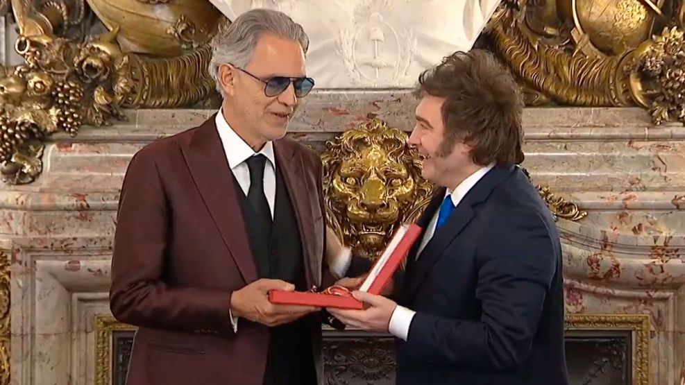 Javier Milei con Andrea Bocelli. 19112025