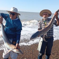 A casi un mes del inicio del verano, el mar es una de las principales atracciones del pescador. También el sur suma adeptos con la temporada truchera.