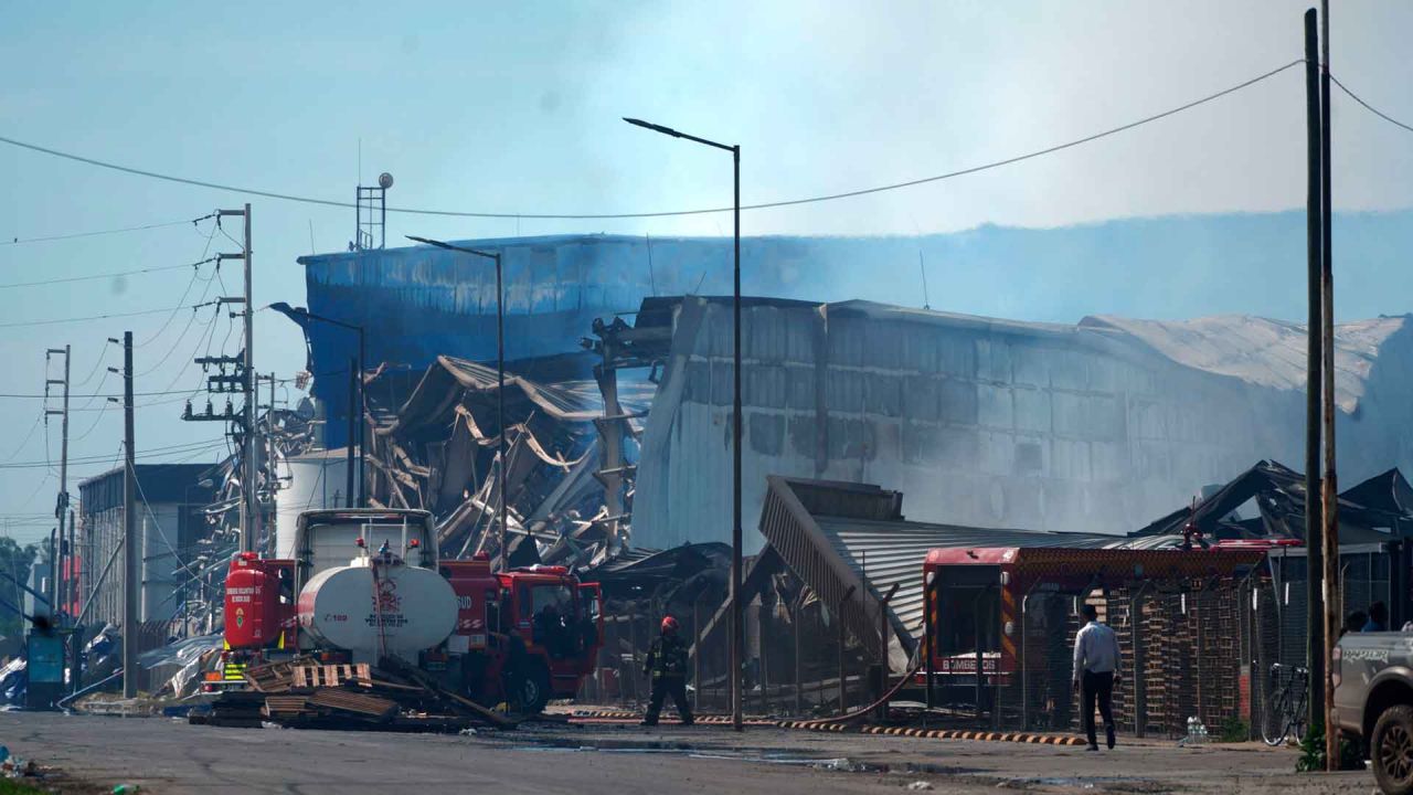 El incendio en el polo industrial de Carlos Spegazzini sembró un manto de duda sobre la causa de su origen. | Foto:Cedoc