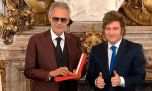 El momento viral en qué Javier Milei le tendió la mano a Andrea Bocelli sin darse cuenta de que es ciego