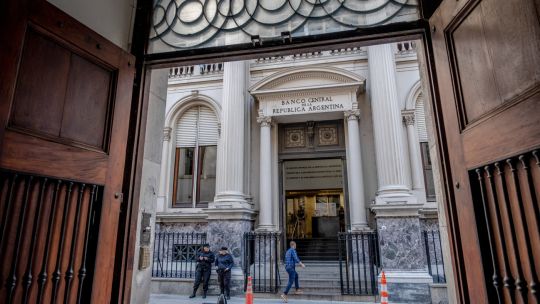 Argentina rating upgrade hinges on reserve build-up, Fitch says