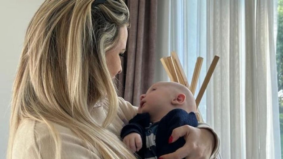 Alejandra Maglietti y su hijo, Manu