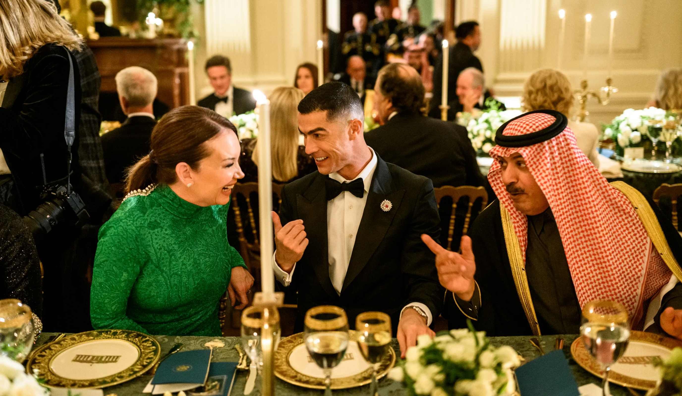 Cristiano Ronaldo en la cena de gala al príncipe saudí Mohammed bin Salman.