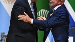 El canciller Pablo Quirno saluda a Lula da Silva en el G20 2025 en Sudáfrica