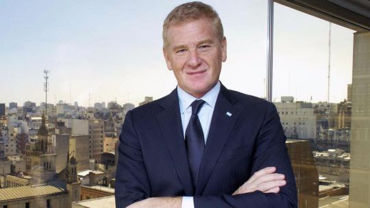 De Narváez, en avanzadas conversaciones para quedarse con Carrefour en la Argentina