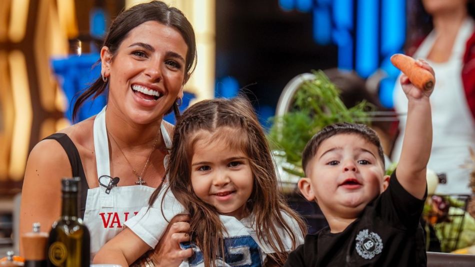 Valentina Cervantes junto a sus hijos Olivia y Benjamín