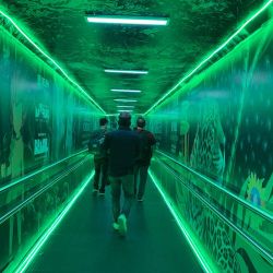 Puerta de embarque que muestra el logo de la Conferencia de las Naciones Unidas sobre el Cambio Climático COP30 en el Aeropuerto Internacional Julio Cezar Ribeiro en Belém. Foto de Pablo PORCIUNCULA / AFP | Foto:AFP