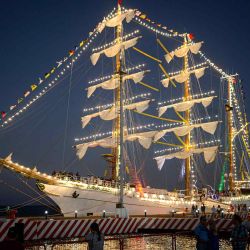 Personas visitan el buque escuela Cuauhtémoc, también conocido como el “Caballero de los Mares,” en el puerto de Veracruz. Foto de Marco Antonio Martínez / AFP | Foto:AFP