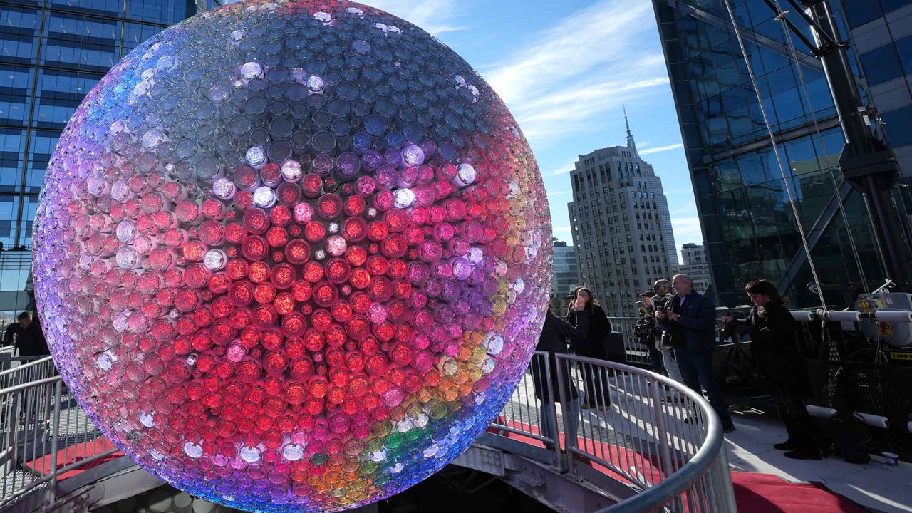Una vista de la bola de Año Nuevo de Times Square durante un recorrido para medios en Times Square en la ciudad de Nueva York. Foto de TIMOTHY A. CLARY / AFP | Foto:AFP