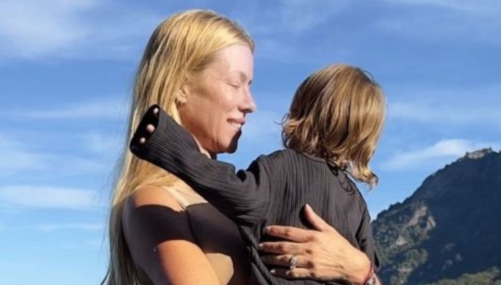 Siguiendo los pasos de Nicole Neumann, Cruz Urcera lució un look fashionista para el verano argentino