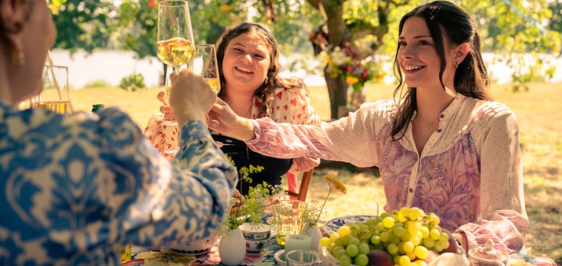 Las actrices de Maxton Hall (Prime Video) hablan sobre la temporada 2 y revelan su amistad súper especial