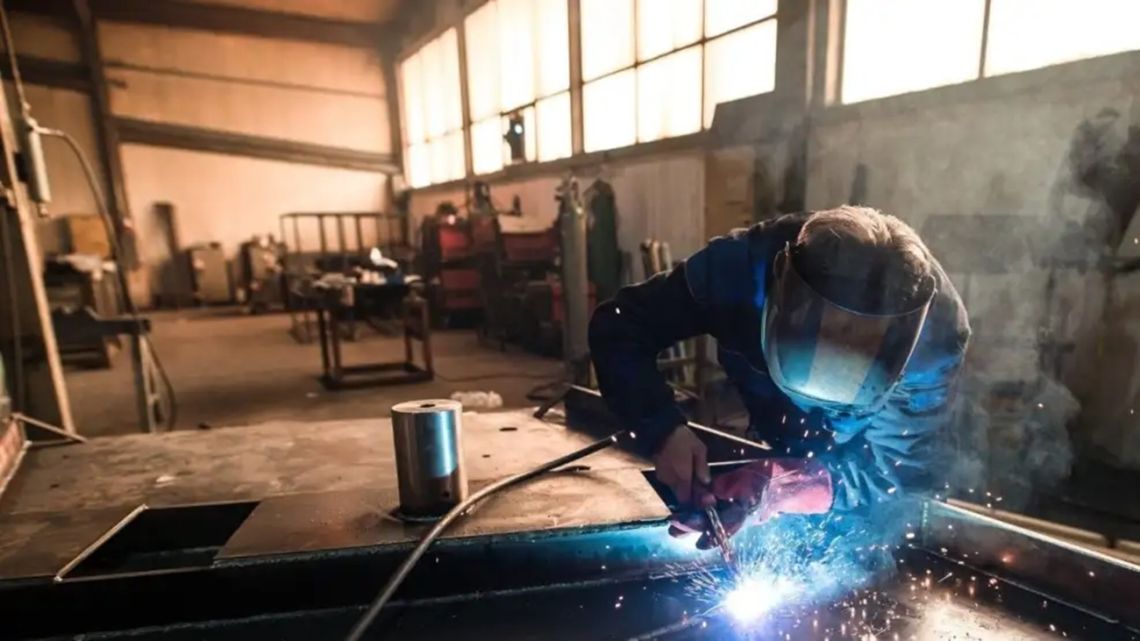 Gobierno argentino presenta borrador de reforma laboral que modifica vacaciones e indemnizaciones