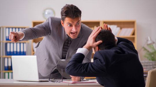 El 52% de los trabajadores renuncia por la relación con los jefes