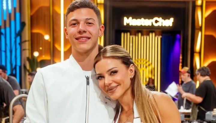 Con baile y besos, Bastián Demichelis, hijo de Evangelina Anderson, presentó a su novia: quién es
