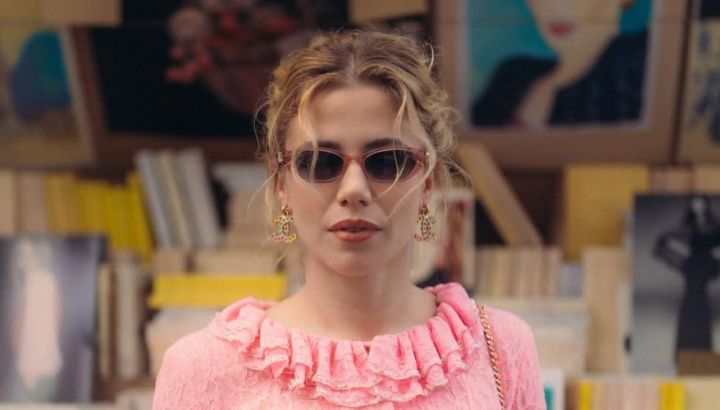 Justina Bustos lució su embarazo con fotos completamente desnuda