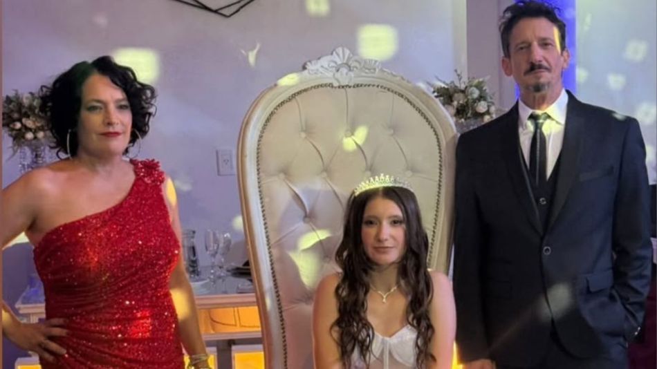 Julieta Fazzari y Octavio Borro junto a su hija