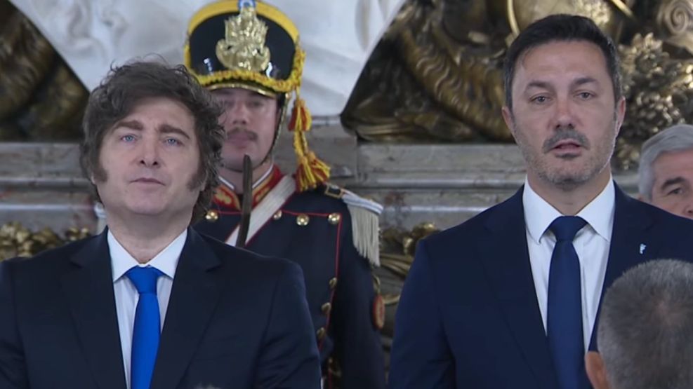 El presidente Javier Milei encabeza la entrega de sables a las Fuerzas Armadas