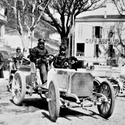 El Mercedes de 35 CV cumplió 125 años.