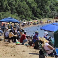 En Ituzaingó, la local Julia Astorga se consagró ganadora al obtener la pieza mayor, un surubí de 102 centímetros. Astorga formó parte de la barra pesquera Sapucay Surubí, junto a las misioneras Andrea Humeniuk y Carla Velázquez, y el guía Fernando Pereyra. 