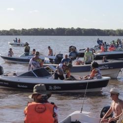 En Ituzaingó, la local Julia Astorga se consagró ganadora al obtener la pieza mayor, un surubí de 102 centímetros. Astorga formó parte de la barra pesquera Sapucay Surubí, junto a las misioneras Andrea Humeniuk y Carla Velázquez, y el guía Fernando Pereyra. 