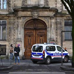 Entrada del Instituto Michel-Montaigne después de que se encontrara muerto a un estudiante de 17 años en el patio de la escuela en Burdeos. Foto de Christophe ARCHAMBAULT / AFP | Foto:AFP