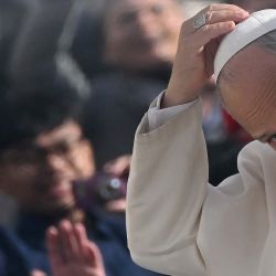 El Papa León XIV asiste a una audiencia general semanal en la plaza de San Pedro en el Vaticano. Foto de Filippo MONTEFORTE / AFP | Foto:AFP