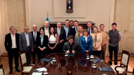 El Presidente Javier Milei y el jefe de Gabinete Manuel Adorni encabezaron una reunión de gabinete en el Salón Eva Perón de la Casa Rosada 26112025
