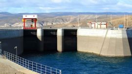 La privatización de las hidroeléctricas entra en su tramo final: el Gobierno firmó los contratos con las empresas adjudicatarias