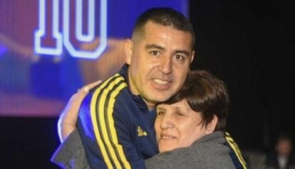 Juan Román Riquelme y su madre