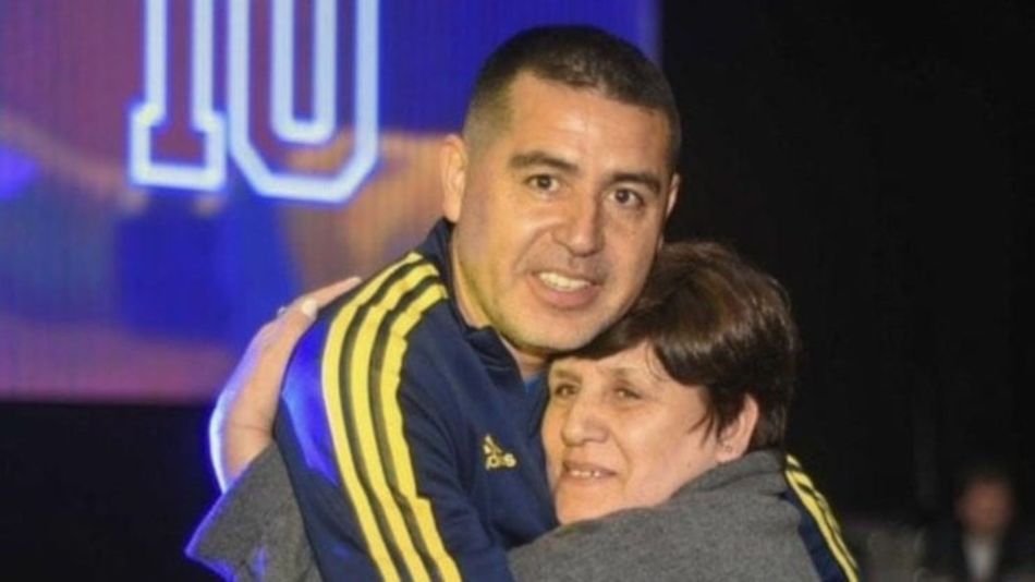 Juan Román Riquelme y su madre