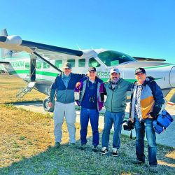 Trucha fontinalis capturada en la boca  del arroyo Ingeniero en el lago La Plata. La efectividad del color naranja en la mosca radica en la afición de estas truchas por atacar alevinos de su propia especie, que son de esa tonalidad.