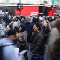 Compradores en el centro de Londres por el Black Friday. Foto de HENRY NICHOLLS / AFP | Foto:AFP