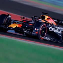 El piloto holandés de Red Bull Racing, Max Verstappen, conduce durante la sesión de clasificación al sprint antes del Gran Premio de Fórmula 1 de Qatar. Foto de Karim JAAFAR / AFP | Foto:AFP