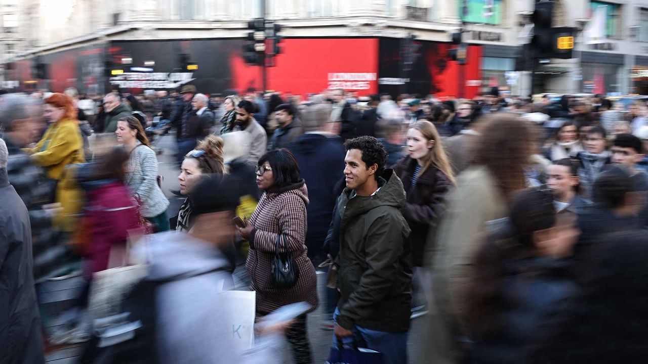 Compradores en el centro de Londres por el Black Friday. Foto de HENRY NICHOLLS / AFP | Foto:AFP