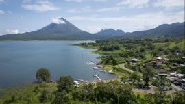 En Costa Rica, un volcán dormido se esconde en la selva entre la niebla