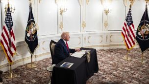 Trump, en una videoconferencia con los soldados estadounidenses desplegados en el Caribe por el Día de Acción de Gracias.