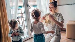 291125_madre_hijo_cuidado_hogar_shutterstock_g