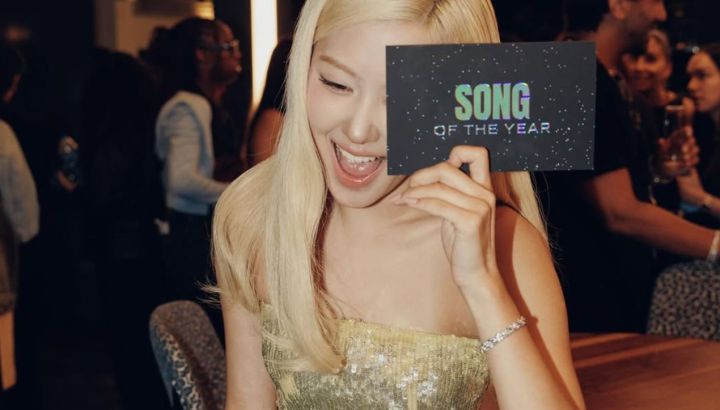 Rosé, de BLACKPINK, se convierte en la primera solista femenina de la historia en ganar "Canción del Año" en los MAMA Awards