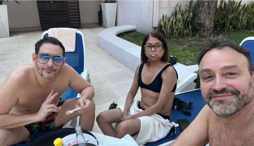 Adrián Pallares y Rodrigo Lussich junto a Meche Portillo, actriz y productora de Intrusos